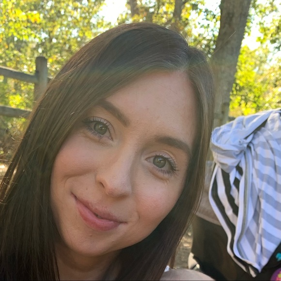 Meet your Posher, Olivia - Picture 1 of 1